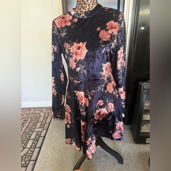 Altar'd State Velvet Floral Dress - Black and Pink p37 - Picture 1 of 4